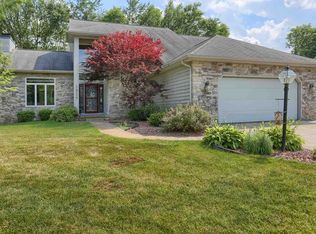 1554 S Woodfield Trl, Warsaw, IN