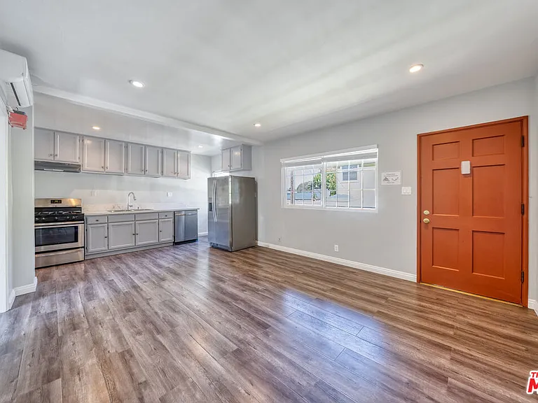 1112 Ocean Park Blvd #F — Photo 6