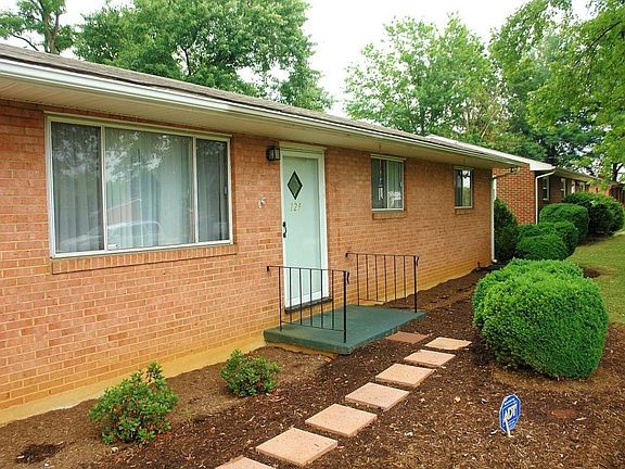 3rd image of 129 Cherryhill Cir NW