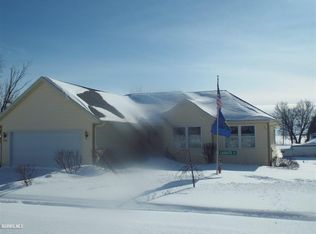 105 E Walnut St, Apple River, IL 61001