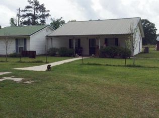 24 Shortys Ln, Carriere, MS 39426