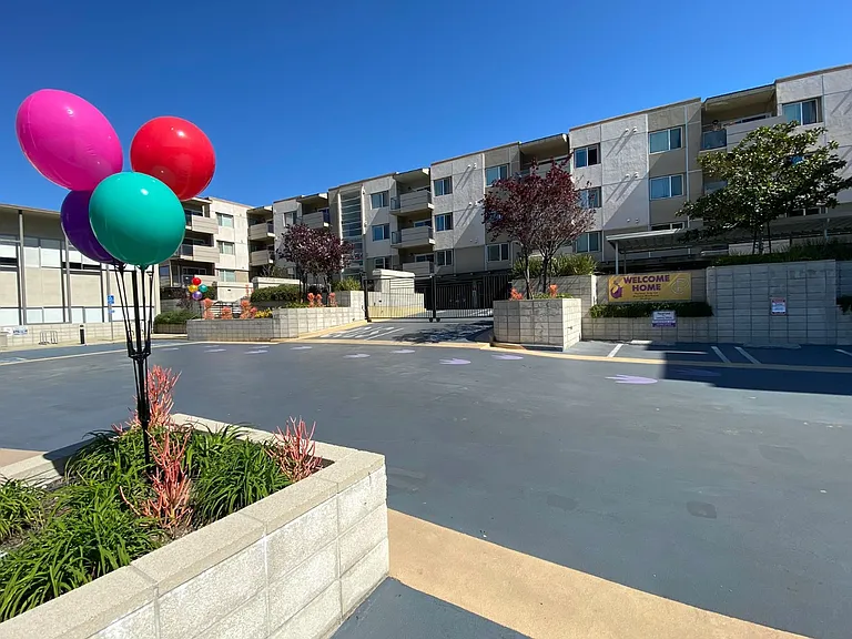 Cahuenga Place — Photo 21