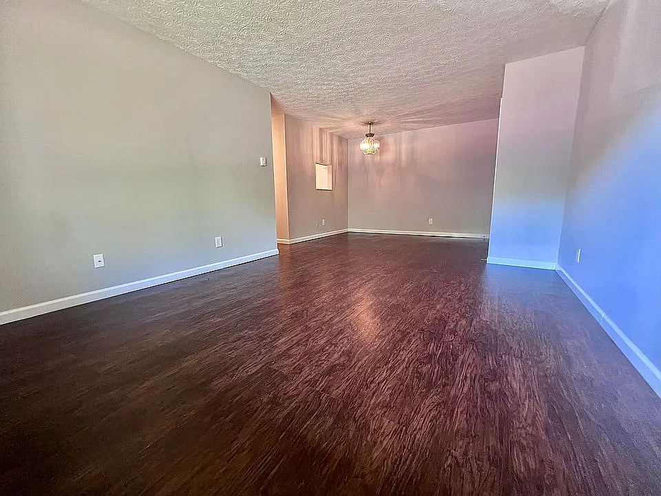2 bed, 900 sqft, $995 — Photo 2
