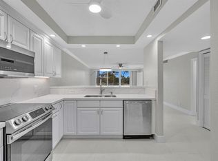 3800 Oaks Clubhouse Dr #201, Pompano Beach, FL 33069