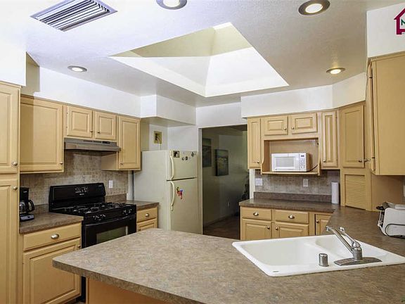 3rd image of 2422 El Dorado Ct