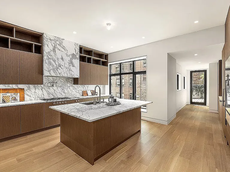 250 W 73rd St #1 — Photo 9