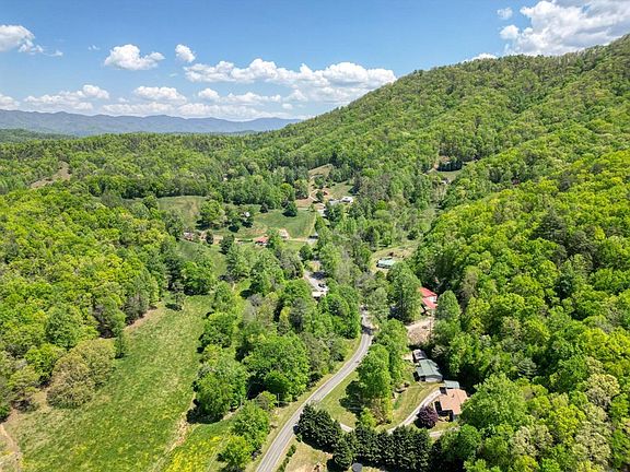 5th image of 832 Canyon Road
