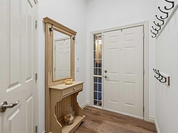 3rd image of 286 NE Palisbriar Park SW