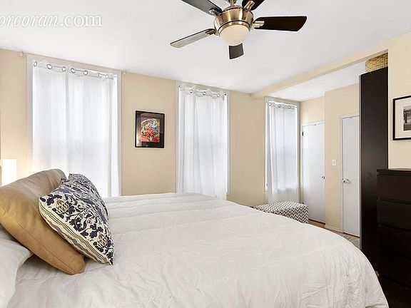 5th image of 146 Sackett St APT 1