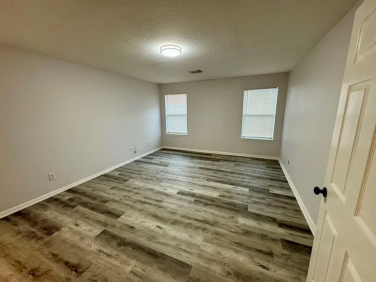 1910 Plum Falls Ln — Photo 20