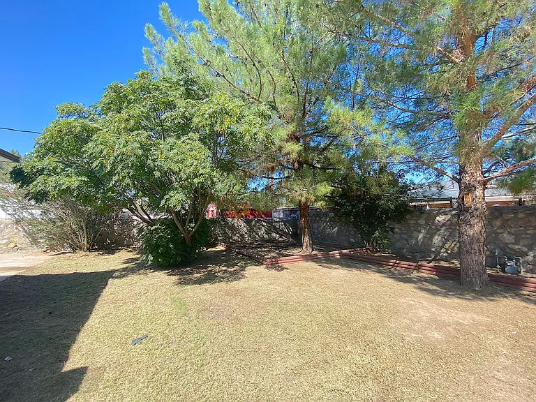 4424 Eleanor Way — Photo 24