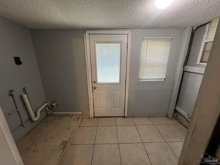 203 Edison Dr — Photo 14