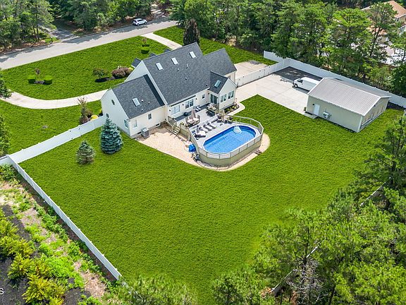 2nd image of 1661 Lincoln Boulevard