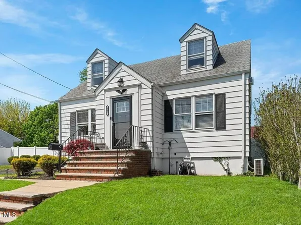 585 Bamford Ave, Woodbridge, NJ 07095