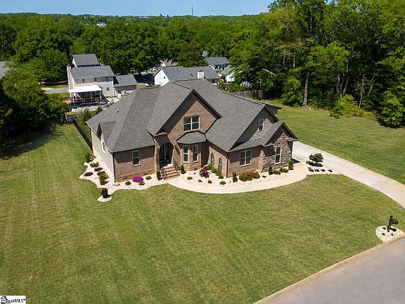 2nd image of 207 Poplar Ridge Rd