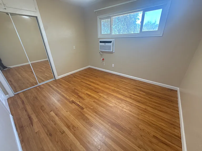 5457 Dorothy Dr — Photo 16