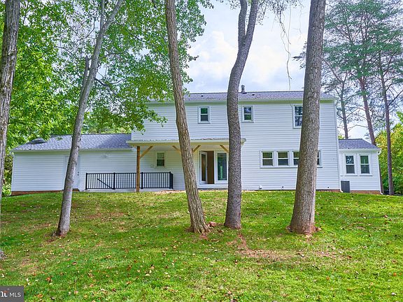 5th image of 922 Rolling Holly Dr