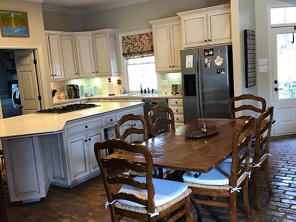 5th image of 208 Abigail Dr