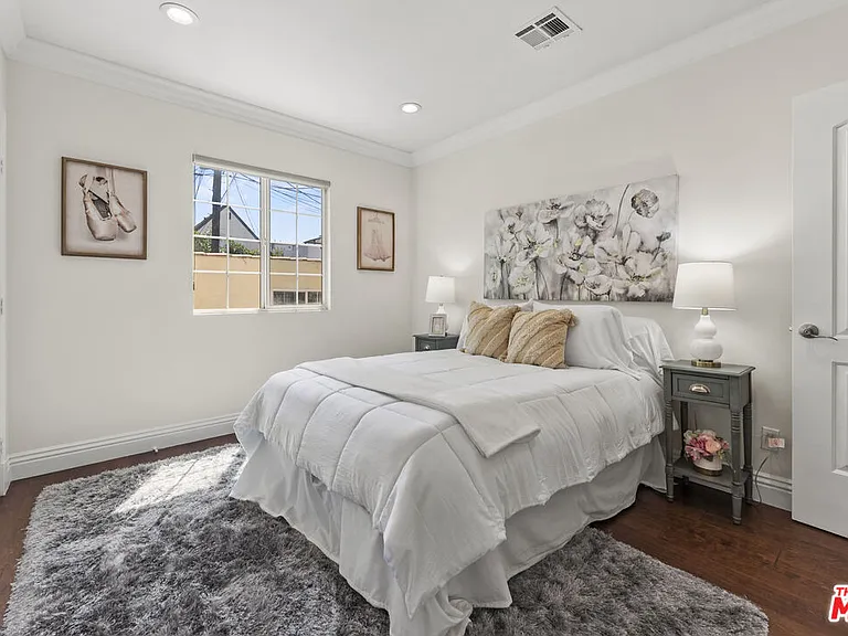 1114 S La Peer Dr — Photo 16