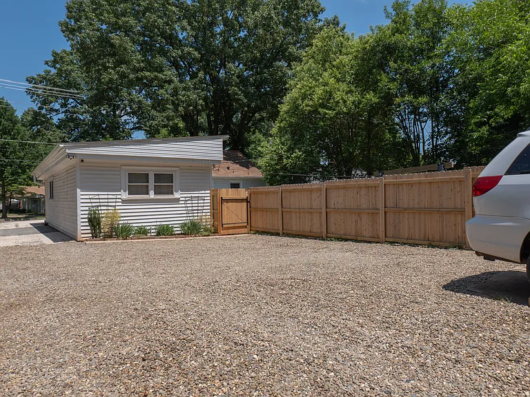 1419 Remount Rd #A — Photo 15
