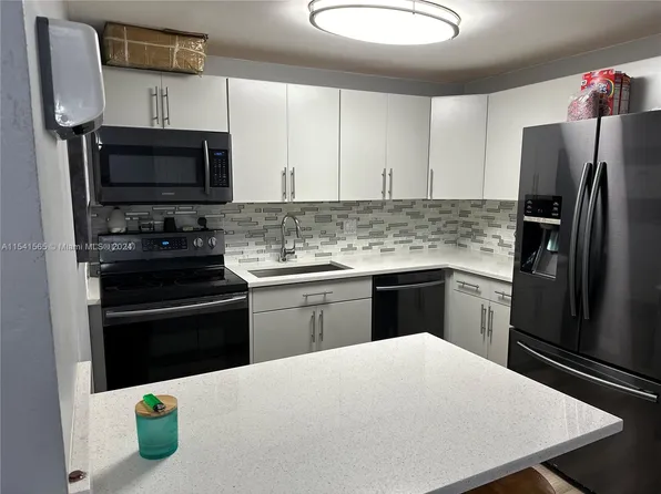 7100 NW 17th St APT 420, Plantation, FL 33313