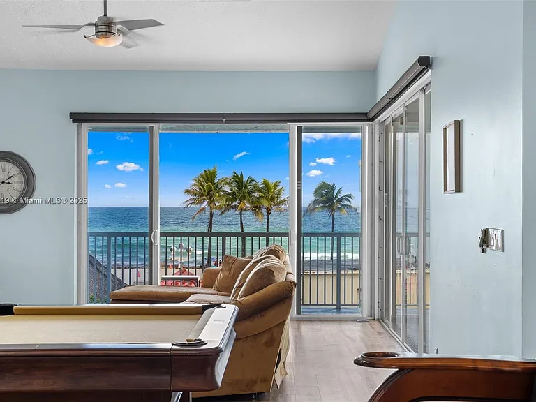 311 N Surf Rd — Photo 43