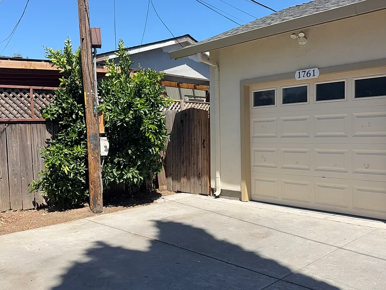 1761 Parkmoor Ave — Photo 19