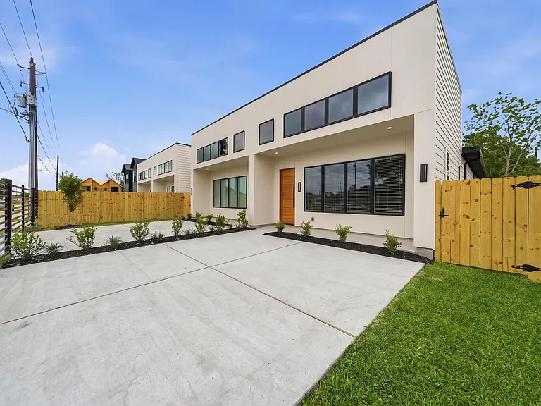 8205 Calhoun Rd #A — Photo 2