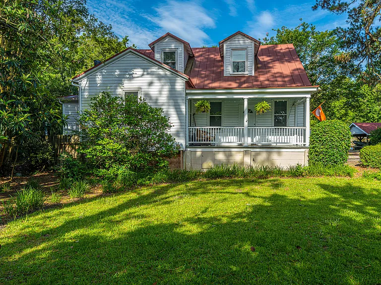 685 Folly Rd — Photo 1