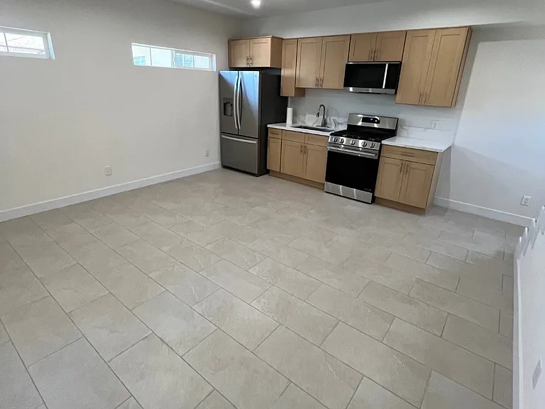 10348 Montgomery Ave — Photo 8