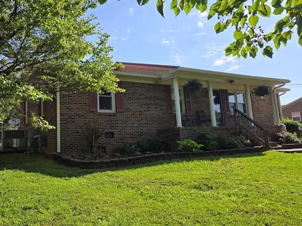 301 McQuade Cir, McMinnville, TN 37110