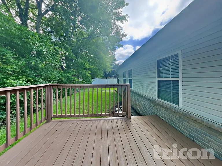 217 Titans Cir — Photo 18