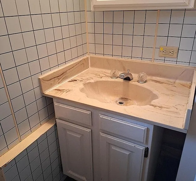 207 W Henry St #2 — Photo 1