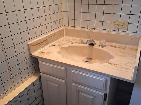 207 W Henry St #2, Saline, MI 48176