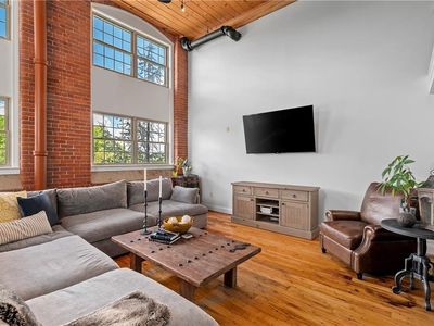 1 Tupperware Dr Unit 233, North Smithfield, RI, 02896