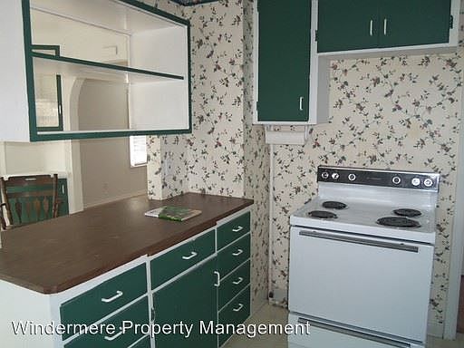 2nd image of 904 SE Birch Ave APT A