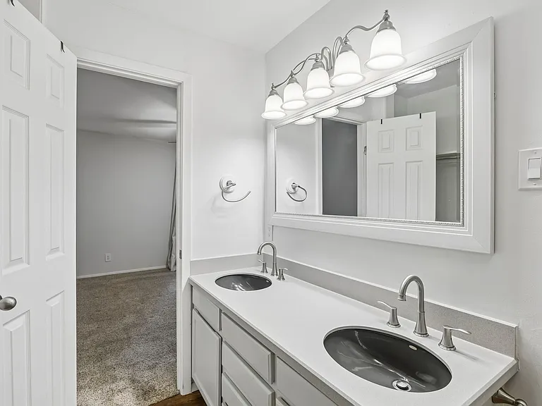 2908 Clear Springs Dr — Photo 17