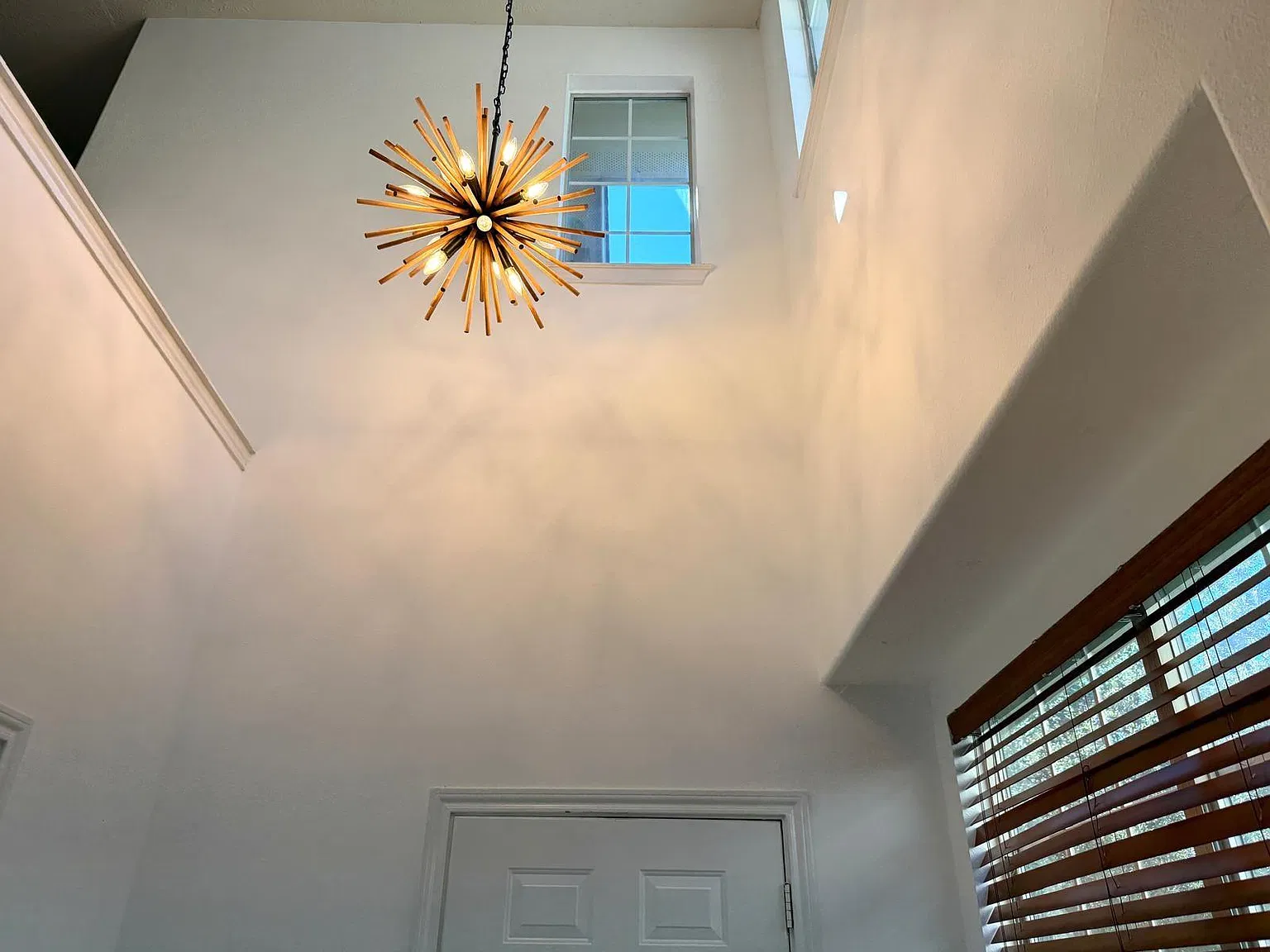 3 bed, 2.5 bath, 1624 sqft, $1,900 — Photo 4