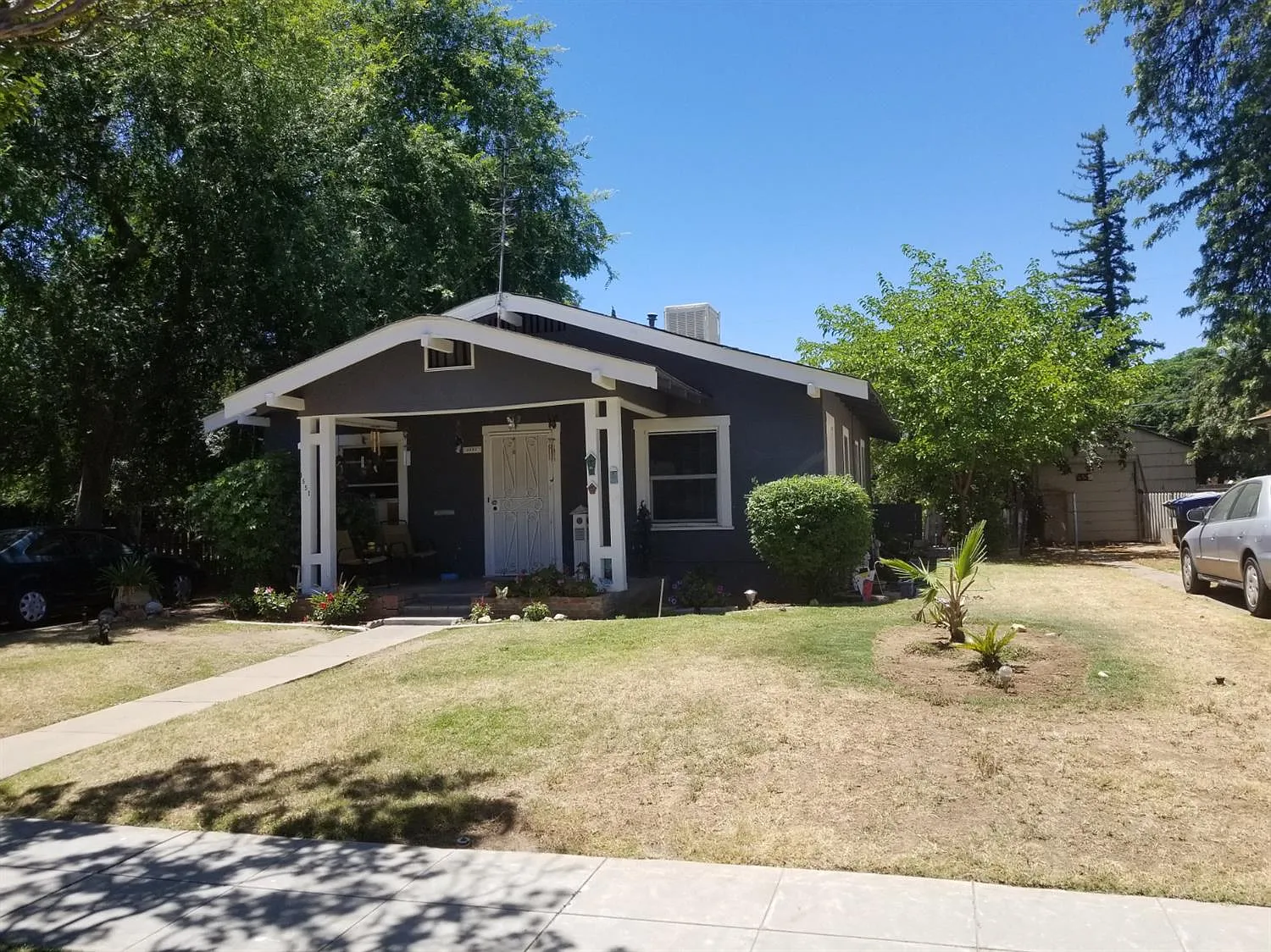 1551 N Pacific Ave photo 1