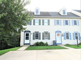 207 Heatherwood Dr, Ephrata, PA 17522