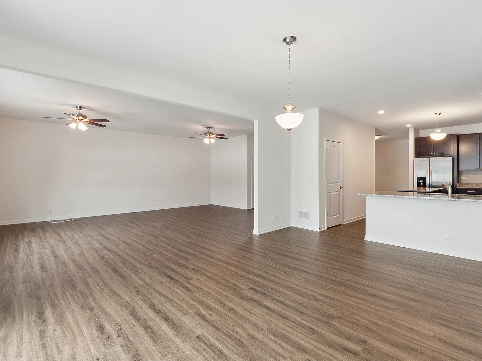 3 bed, 2.5 bath, 2900 sqft, $4,000 — Photo 3