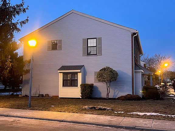 2nd image of 118 Saint Anns Ct