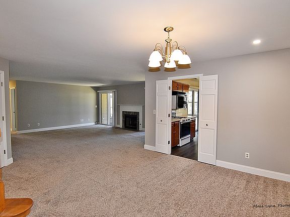 4th image of 317 Dunham Place Cmns #317