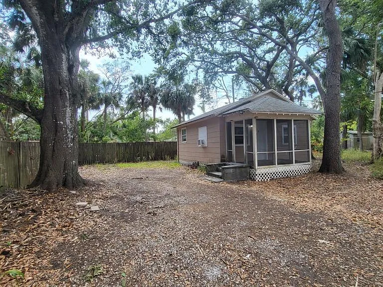 230 Delray Ave #B — Photo 2
