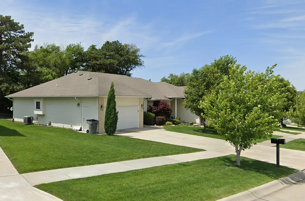 3 bed, 1360 sqft, $1,995 — Photo 1
