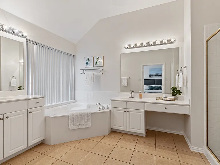 1438 Royal Oaks Dr — Photo 14