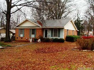 8621 Stonehurst Dr, Charlotte, NC 28214