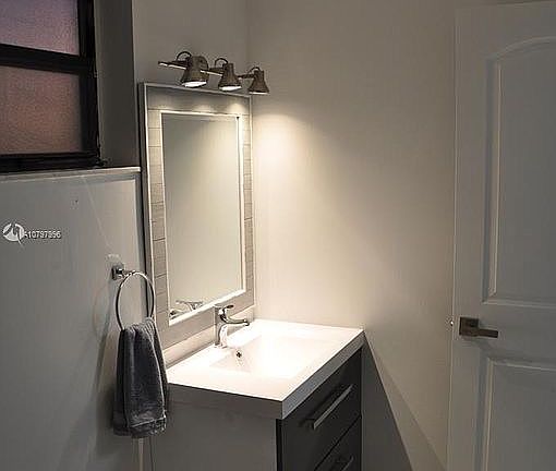 2nd image of 271 W Park Dr APT 7-6