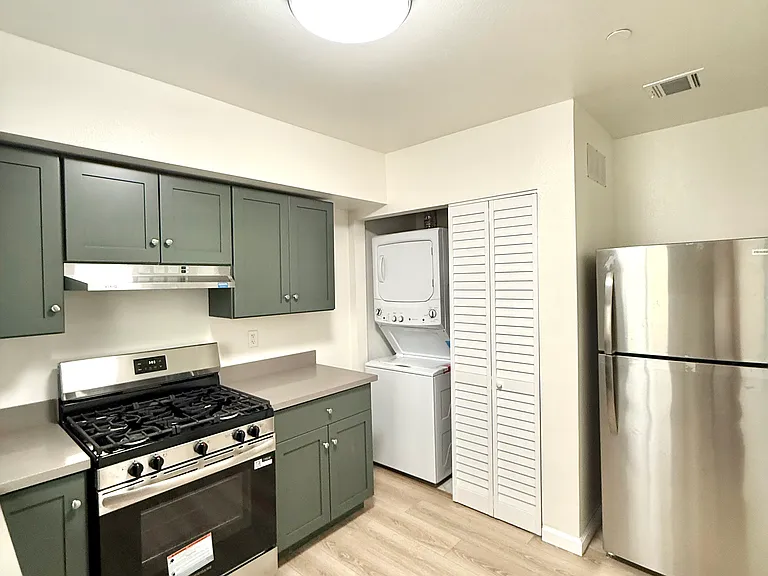14606 Gilmore St #3 — Photo 5
