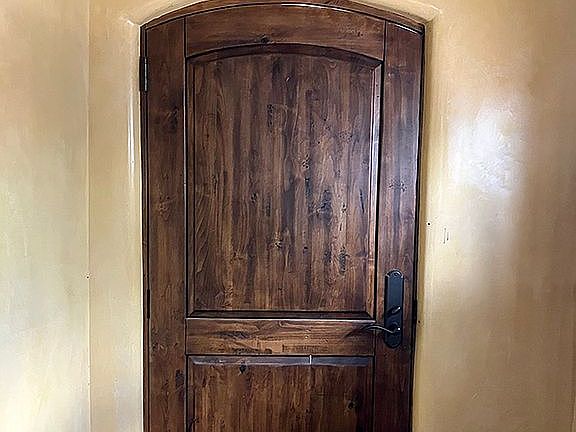 5th image of 121 Quintana St